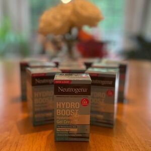 Neutrogena Hydro Boost Gel Cream - Blue and Gray Packaging